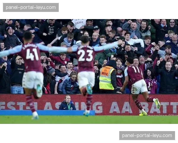 欧协联即时：阿斯顿维拉客场1-1战平阿贾克斯，场面激烈